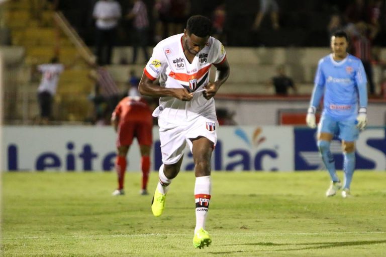 Botafogo tenta surpreender o Santos na Vila Belmiro - Rogério Moroti/Agência Botafogo