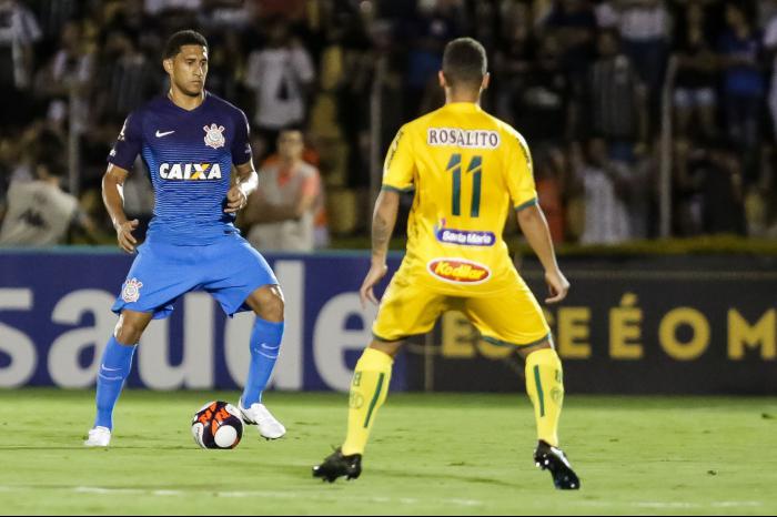 Zagueiro Pablo marcou o segundo gol na vitória do Corinthians 