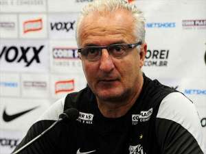 Dorival rebate críticas de torcedores e promete 'honradez' na Libertadores