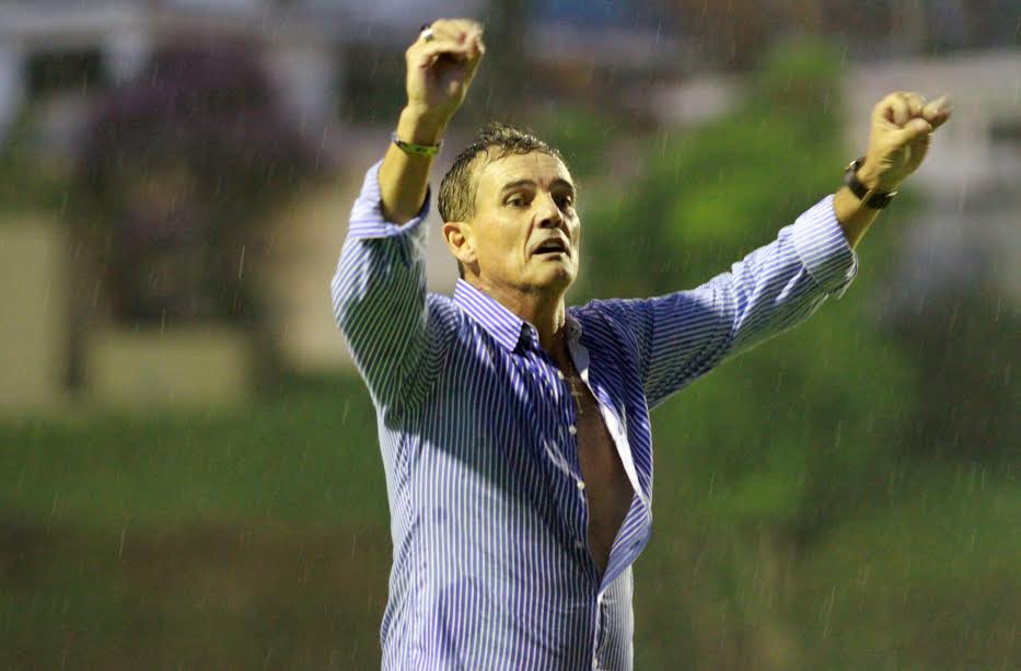 Paulo Roberto ficou ensandecido após vitória. (Foto: Jesus Vicente)