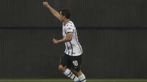 Jadson é relacionado e deve reestrear pelo Corinthians contra o Brusque