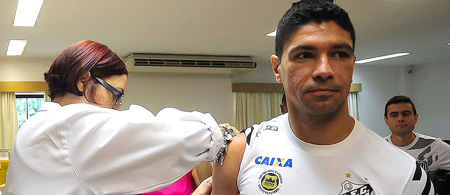 Renato treina com bola e deve retornar ao Santos contra o Corinthians