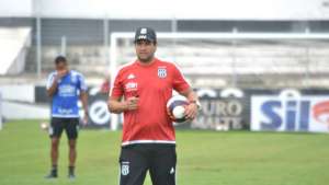 Felipe Moreira não resiste a eliminação e não é mais técnico da Ponte Preta