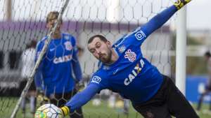 Titular em 2016, Walter fica fora da lista do Corinthians no Paulistão