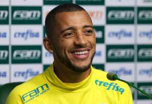 Denunciado pelo TJD por cotovelada, palmeirense Vitor Hugo pode perder Paulistão