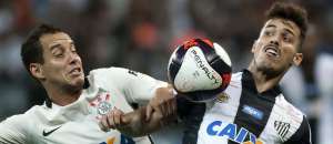 Dorival lamenta ausência de trio titular e exime Cléber de culpa por gol de Jô