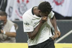 Seleção FI do Paulistão com cinco jogadores do 'trio de ferro' e técnico da virada