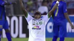 Reinaldo fez gol de falta
