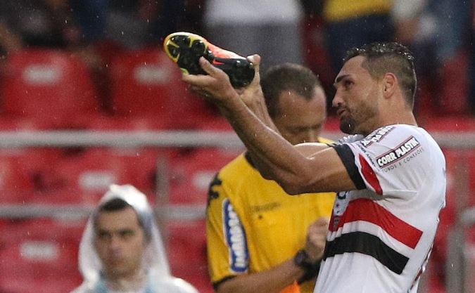 Preocupado em não tomar gols, São Paulo recebe ABC na Copa do Brasil