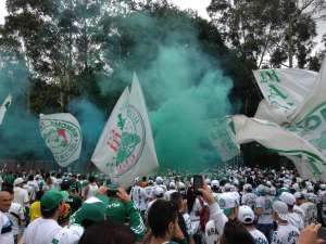 Torcida do Palmeiras faz ato e homenagem para fundador de organizada morto