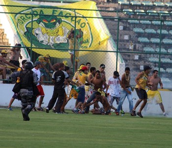 Candango: TJD-DF interdita estádio do Gama após briga generalizada em clássico