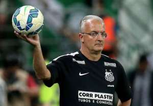 Dorival diz que Santos jogou em 'alto nível' e garante titulares no clássico