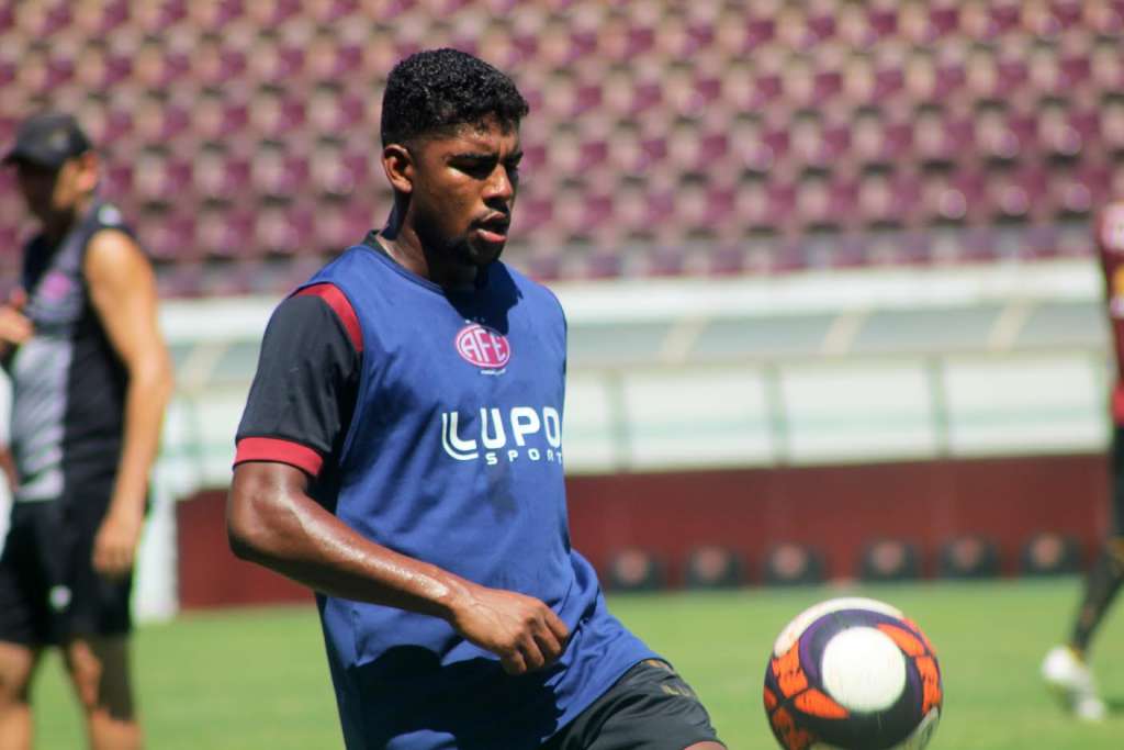 O atacante Capixaba vinha sendo titular na Ferroviária neste Paulistão