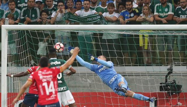 Fernando Prass não teve trabalho e o zagueiro Mina foi o melhor em campo