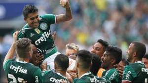 Tite convoca o meia Dudu para o lugar do atacante Douglas Costa na Seleção