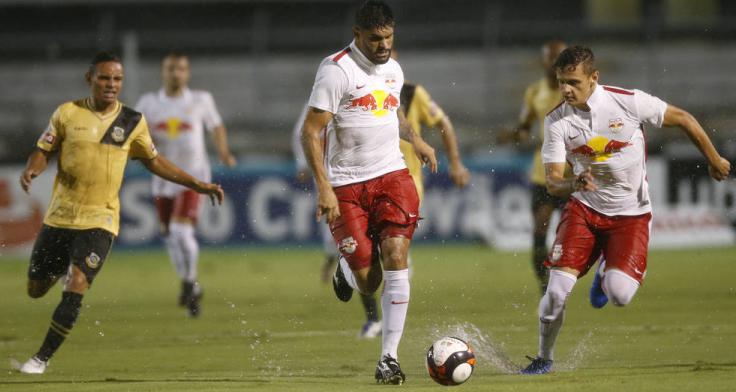 Red Bull foi melhor na chuva que caiu no majestoso nesta sexta-feira à noite