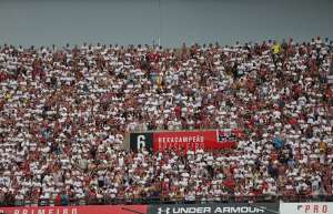 Com zaga e goleiro reservas, São Paulo tenta parar de levar tantos gols