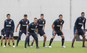 Carille faz mudanças no time do Corinthians e relaciona Pedrinho