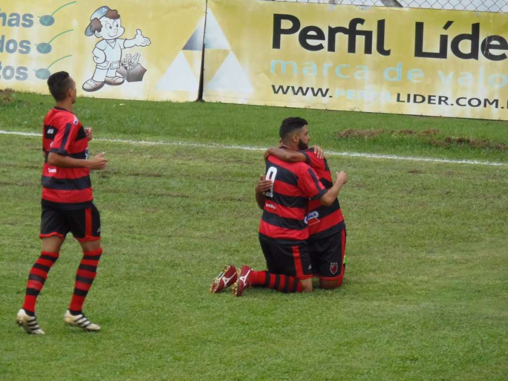 Flamengo larga na frente, mas só empata com Catanduvense