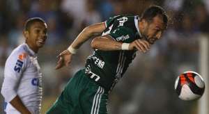 Palmeiras vira no final sobre o Santos e leva o clássico da Vila Belmiro