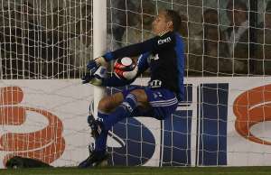 'Até o dia que eu parar vou pensar em seleção', afirma Prass após vitória