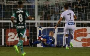 Após derrota na Vila, torcida do Santos entra em conflito com a PM