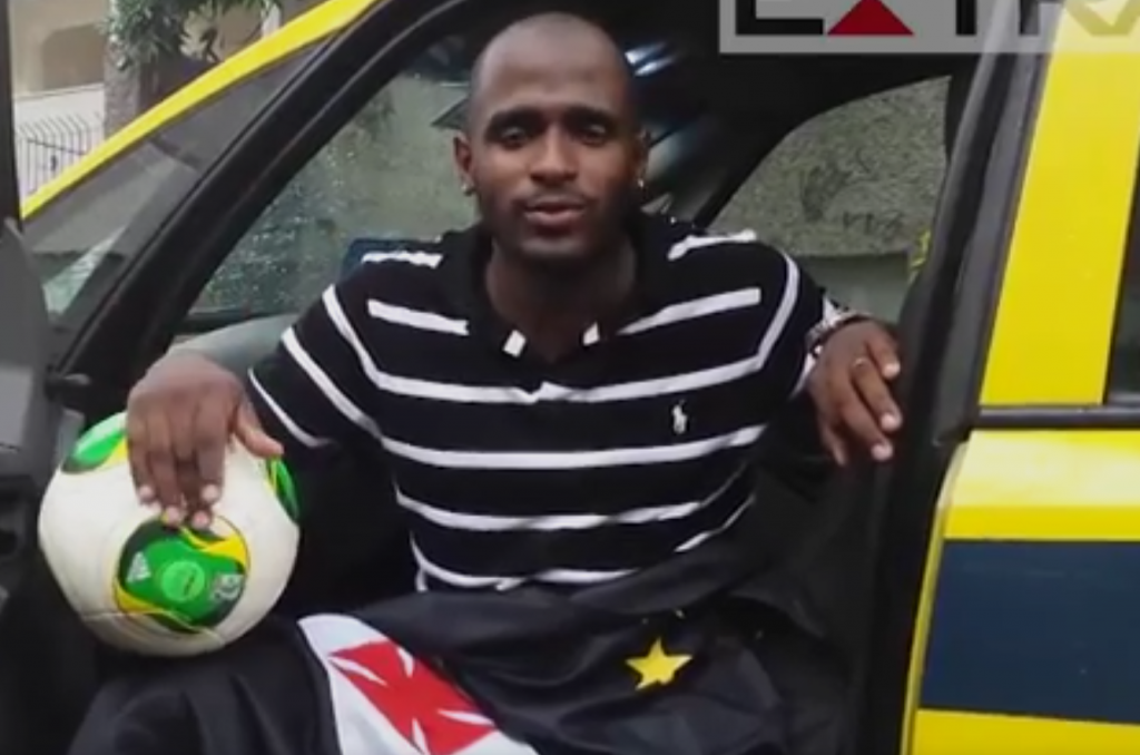 Thiago Maciel espera por bolada do Vasco. (Foto: Reprodução / Extra)