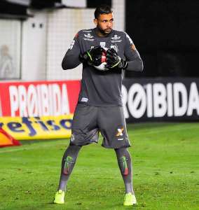 Paulistão: Vladimir defende Zeca, alvo da torcida santista, após pichações em muros