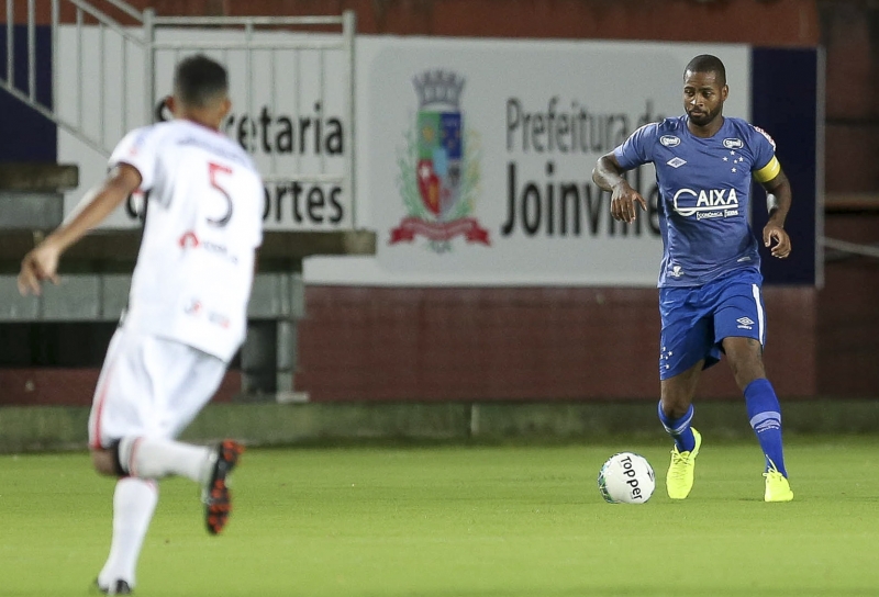 Primeira Liga: Mano critica chances desperdiçadas pelo Cruzeiro contra o Joinville