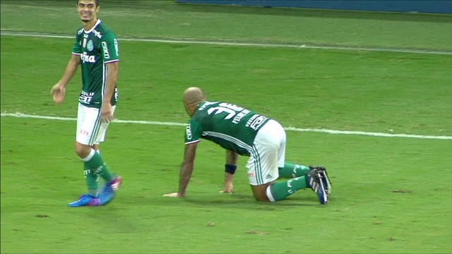 Felipe Melo deixou o seu com a camisa do Palmeiras