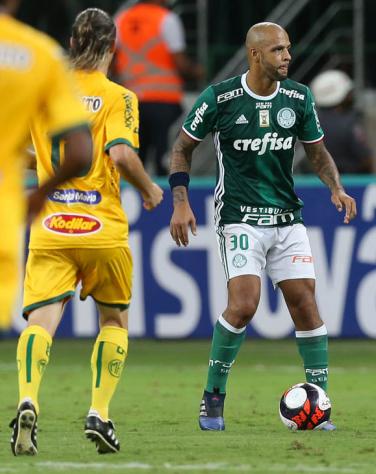 Felipe Melo fez um belo gold e cabeça para o Palmeiras