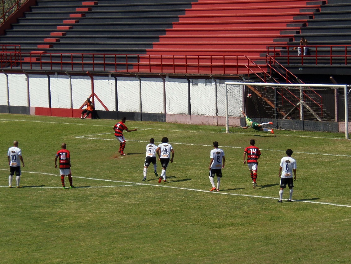 Flamengo 1 x 2 Independente – Galo vai se reabilitando