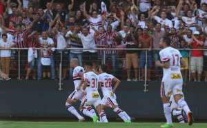 Maicon minimiza comemoração polêmica em clássico: 'Não provoquei'