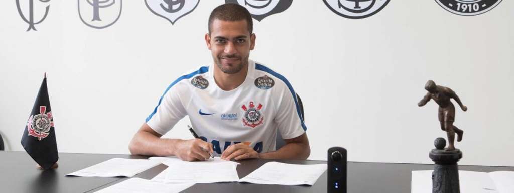Corinthians confirma a contratação de atacante Clayton, do Atlético-MG
