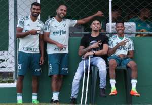 Inglês: Com liberação do City, Gabriel Jesus faz fisioterapia no Palmeiras