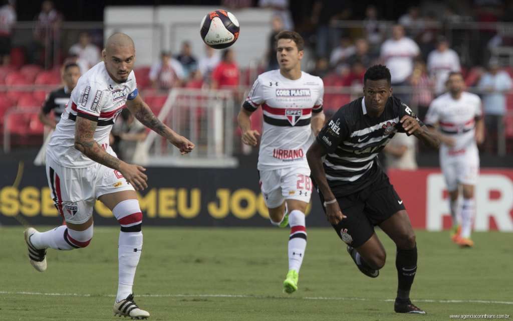 São Paulo se classificou para as quartas de final mesmo com o empate diante do Corinthians