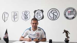 Clayton diz que idade atrapalhou no Atlético-MG e mira superação no Corinthians