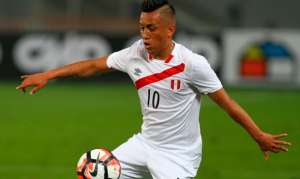 Paulistão: Cueva deixa campo machucado no Peru e deve desfalcar São Paulo