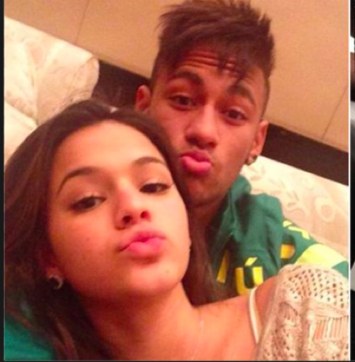 Neymar pede ajuda a Bruna Marquezine após sofrer muitas faltas: “Namorada vai cuidar”
