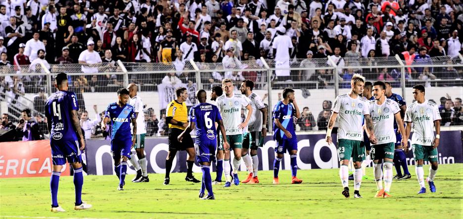 Ponte Preta e Palmeiras fizeram jogo equilibrado no majestoso. Mas Pottker foi o dono da vitória. Foto: César Pereira