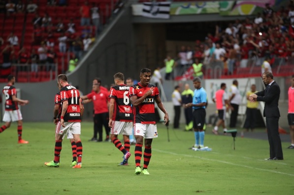 Após empate no clássico, torcedores do Flamengo vazam telefone de Zé Ricardo