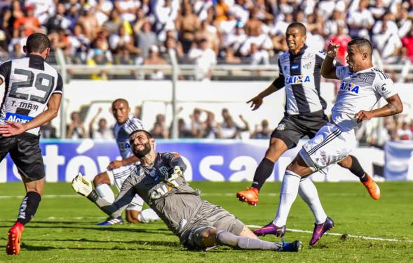 Ponte Preta venceu o Santos e leva vantagem para o Pacaembu. foto: Fábio Leoni