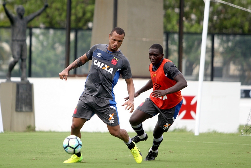 Carioca: Luis Fabiano é suspenso por 4 jogos e vira desfalque do Vasco nas finais