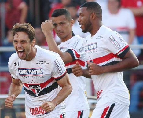 São Paulo não vem jogando bem, mas está em vantagem