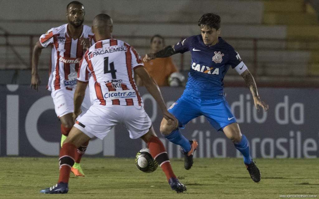 Fagner está de volta ao time titular do Timão