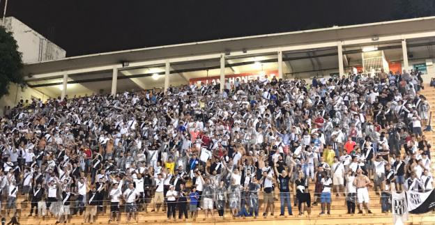 Torcida da Ponte comparece em peso diante do Santos
