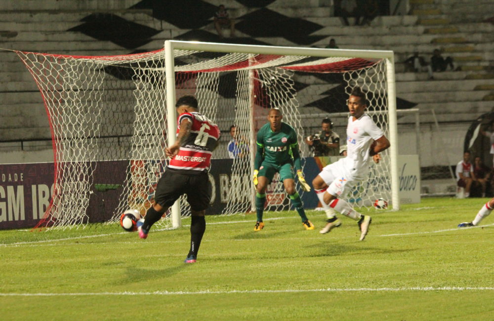 Náutico surpreendeu o Santa Cruz no Arruda
