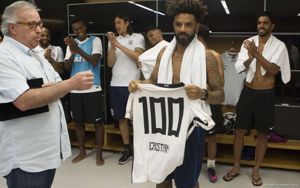 Cristian, volante afastado no Corinthians, entra na mira da Ponte Preta