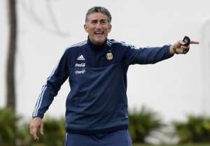 Eliminatórias: Demitido, Edgardo Bauza aposta na classificação da Argentina à Copa