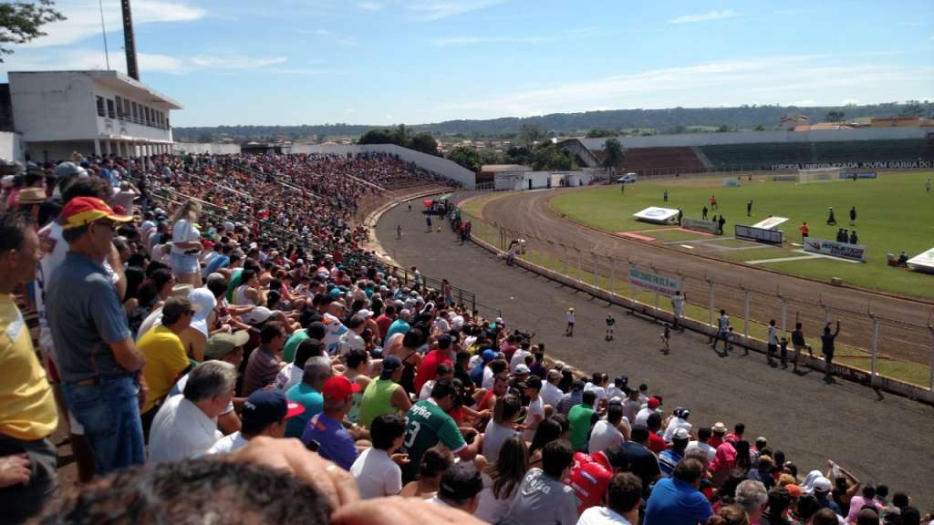 Após três anos longe do futebol profissional, Taquaritinga fez seu retorno diante de cerca de 3 mil pessoas no último final de semana